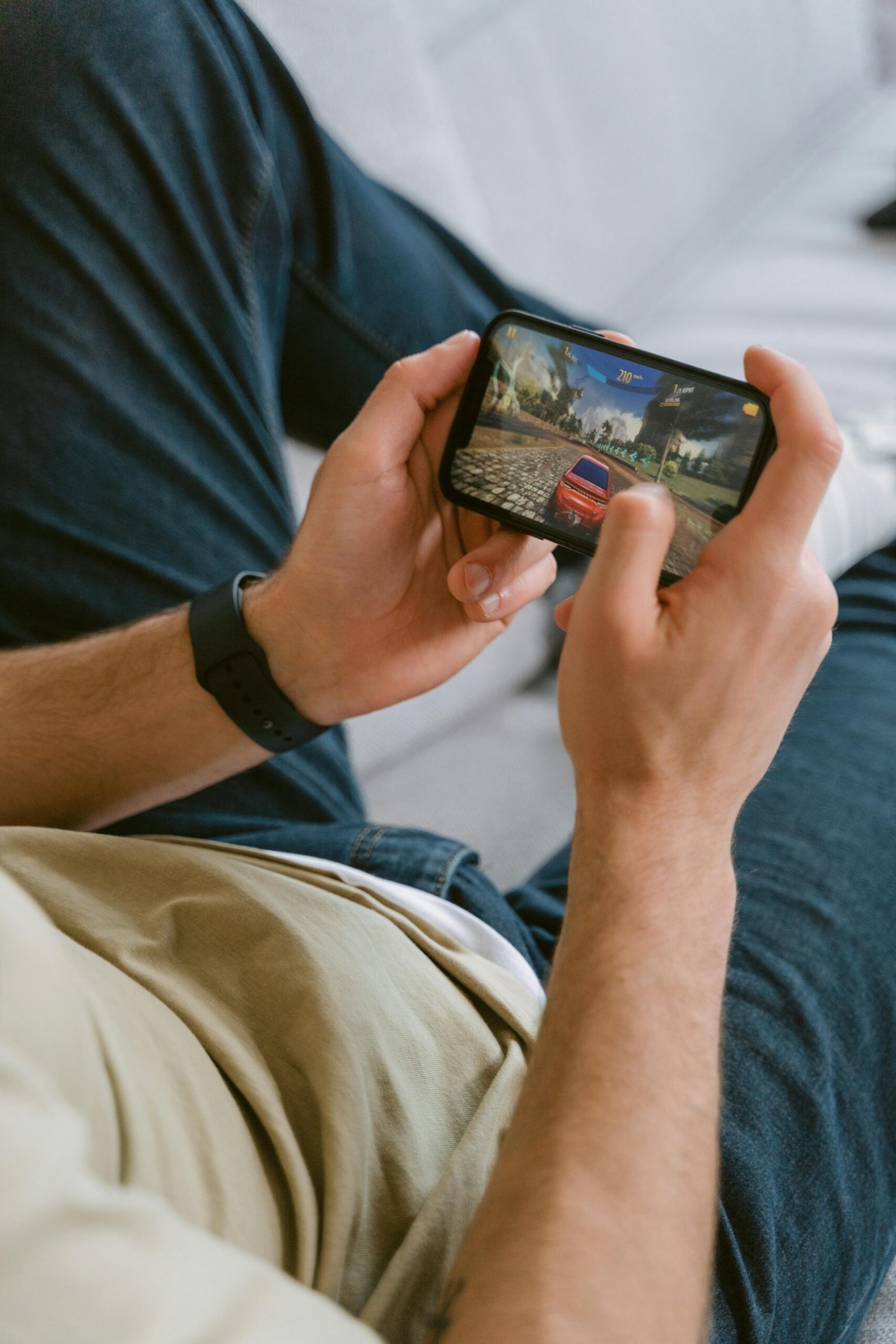 Mobile sci-fi gaming representing Destiny Rising PvE and PvP builds