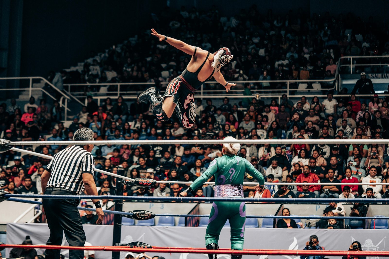 Wrestling match arena atmosphere for WWE 2K26 MyRise career tips
